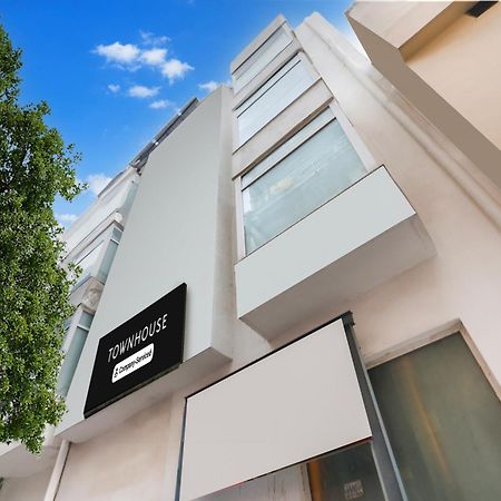 Super Townhouse Chhatarpur Near Metro Park New Delhi Exteriör bild