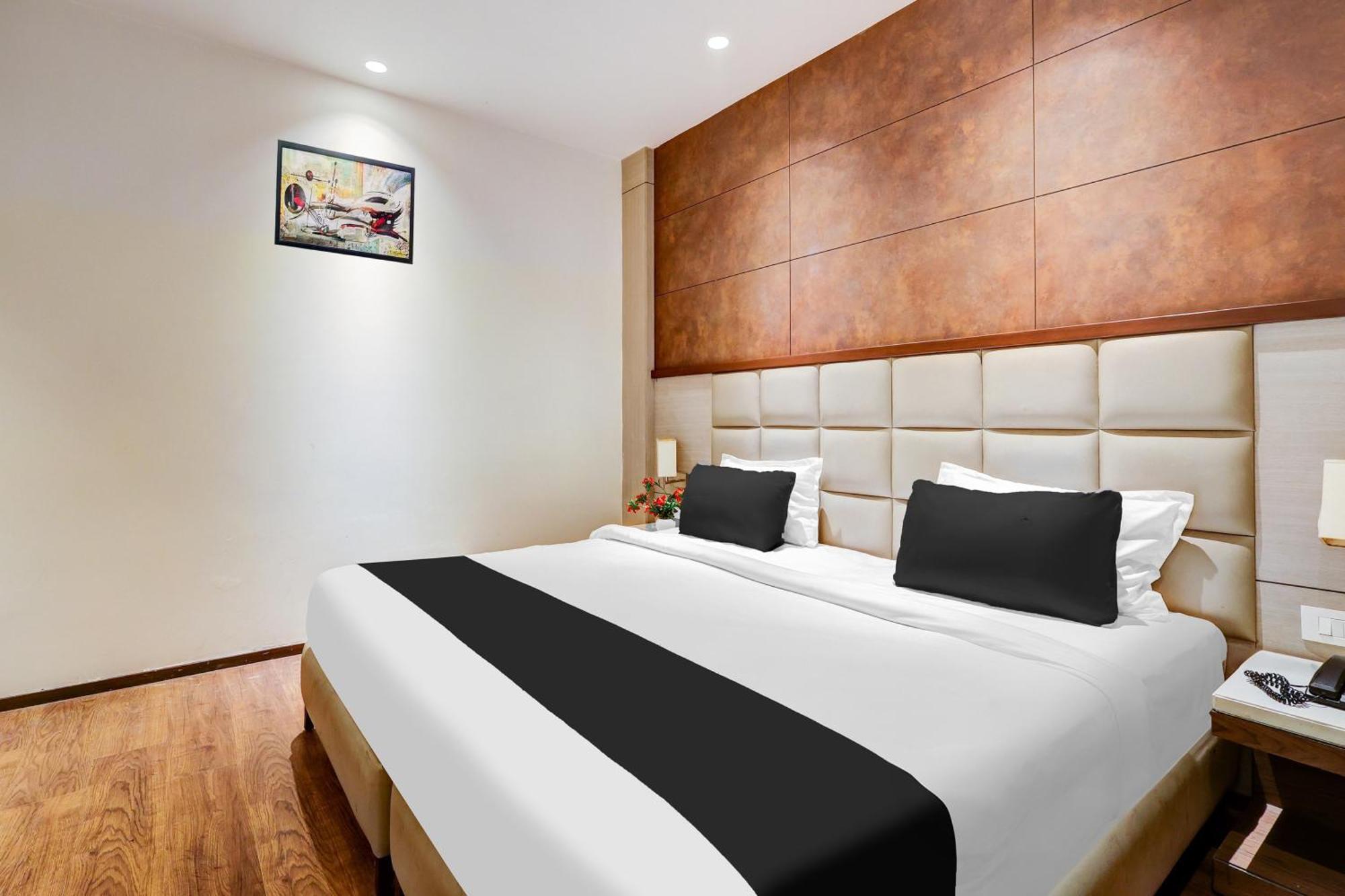 Super Townhouse Chhatarpur Near Metro Park New Delhi Exteriör bild